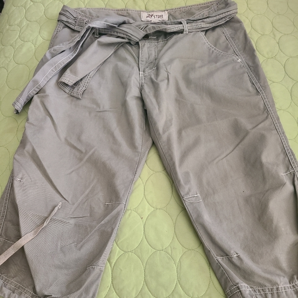Cropped capris size medium
